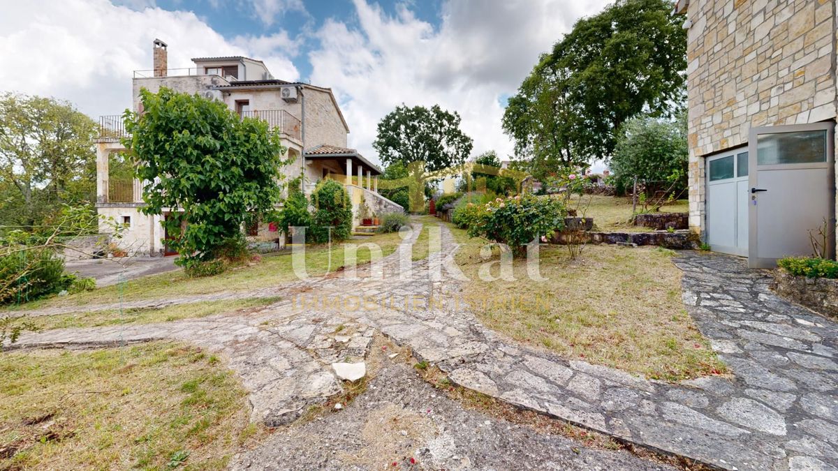 Prenovljena kamnita hiša